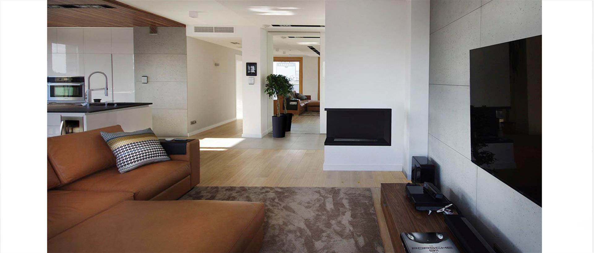 Salon z kominkiem